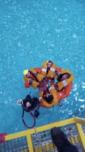 Exercice survie en mer
